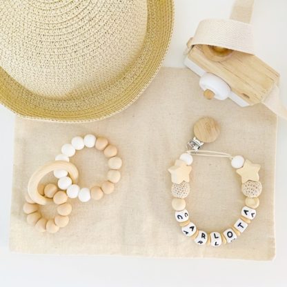 Chupetero personalizado white creme star crochet